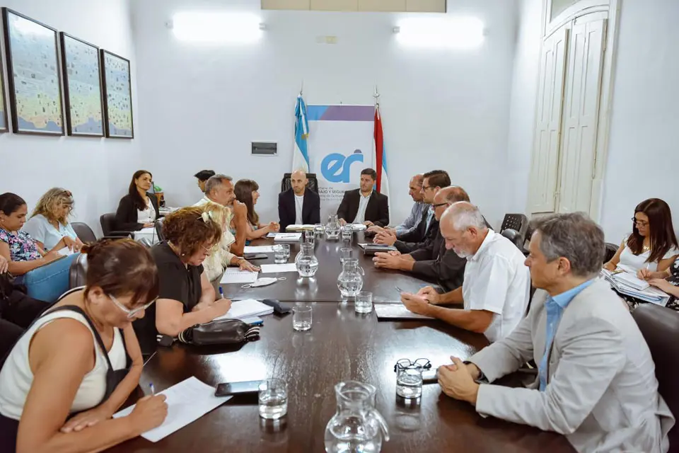 El gobierno vuelve a convocar a docentes y estatales