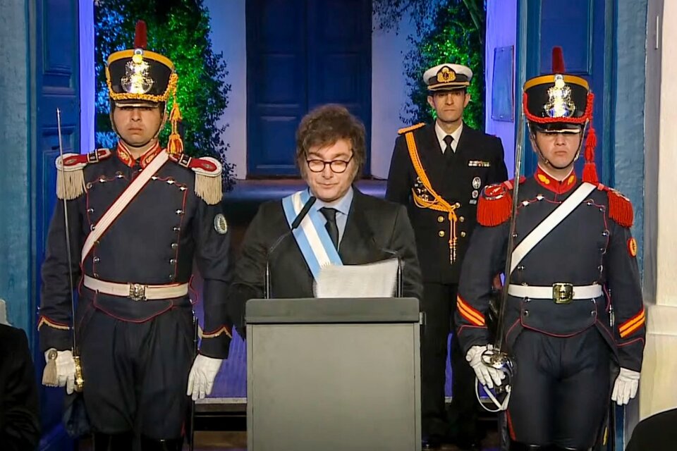 (Mención a Frigerio y a senador entrerriano) Milei solo logró un acto frío para un Pacto de Mayo devaluado