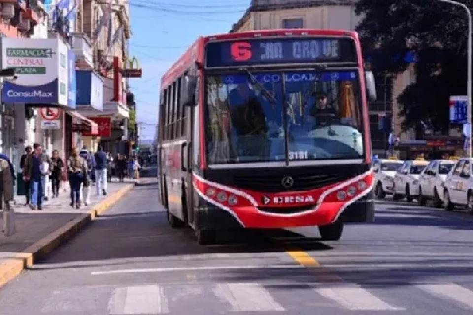 (En Entre Ríos) PARO de COLECTIVOS: una localidad sigue en vilo porque los choferes analizan una medida de fuerza drástica