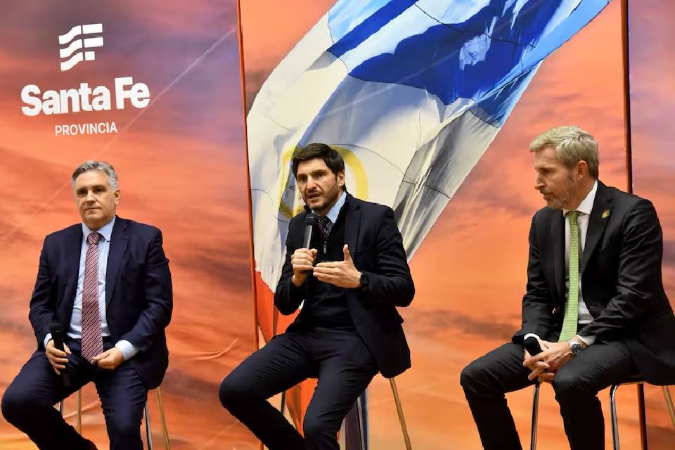 Los gobernadores Pullaro, Llaryora y Frigerio pidieron eliminar las retenciones y se mostraron como la contracara del “porteñocentrismo”