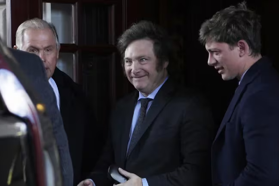 (Mención a senador entrerriano) El vínculo inquietante con Macri y una triple derrota: la semana turbulenta de Milei en el Congreso