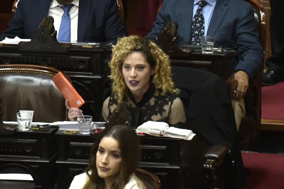 (Mención a entrerriano) La insólita excusa de diputada libertaria que visitó a represores: “Nací en 1993 y no tenía ni idea de quiénes eran”