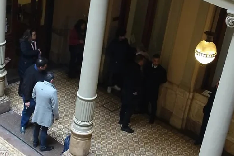 (Mención a legislador entrerriano) Tensión en La Libertad Avanza: hubo gritos y forcejeos en una reunión de bloque de Diputados