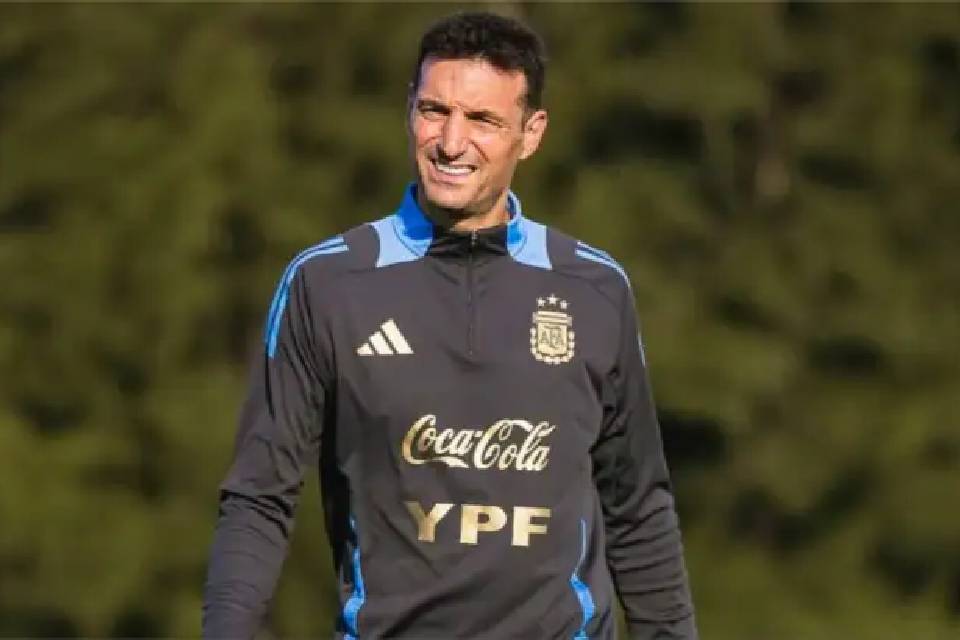 (Mención a futbolista entrerriano) Scaloni probó varias formaciones en la Selección Argentina de cara a la doble fecha de Eliminatorias