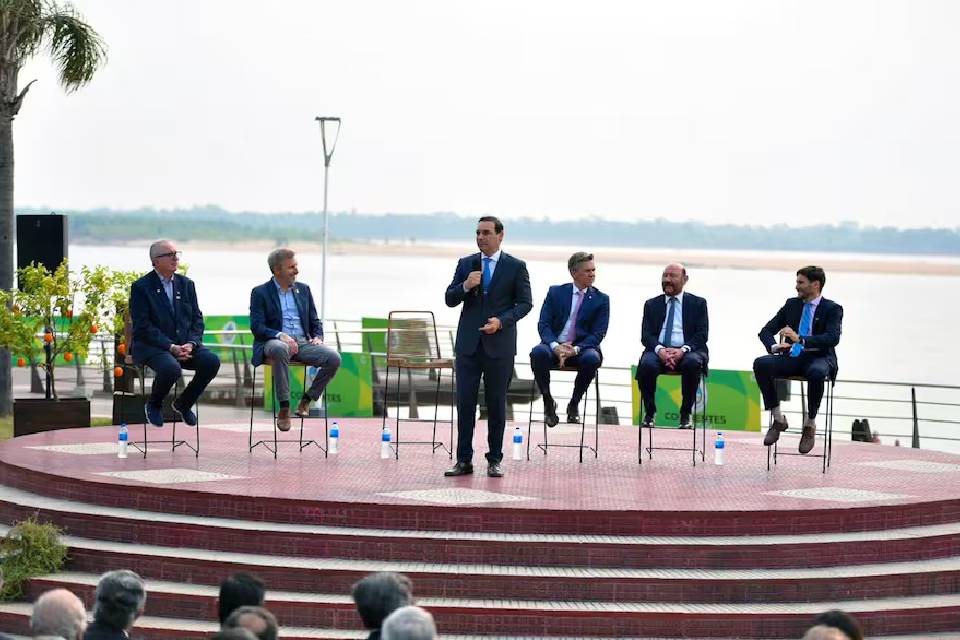 (Mención a Frigerio) Suena otra alarma en la Rosada: las seis provincias del Litoral se abroquelan para discutir planes y recursos