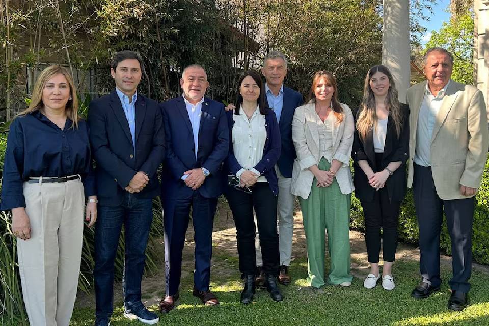 (Mención a senador entrerriano) Macri se reunió con senadores nacionales y defendió la educación pública