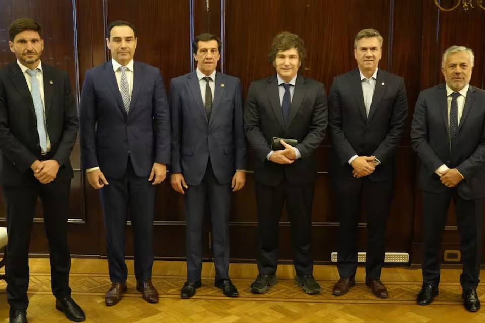 (Mención a Entre Ríos) Almuerzo en la Rosada: infraestructura, deudas y quejas por Alfonsín, los temas de gobernadores radicales con Milei