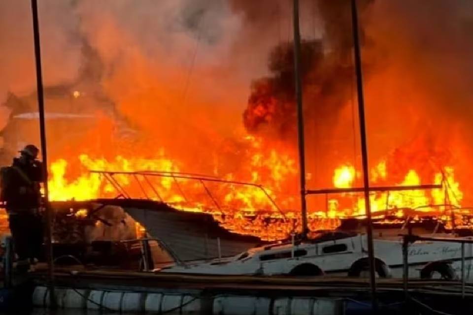 Entre Ríos: explotó un motor de un barco en Gualeguaychú y se desató un incendio