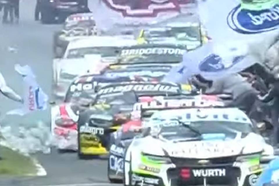 (Afectó al entrerriano Werner) Escándalo en el TC: pilotos quedaron en llamas por el “Papelitos Gate” que manchó la final de la Copa de Oro