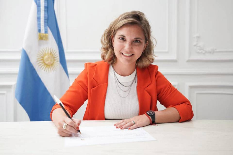 Quién es Stefanía Cora, la reemplazante de Kueider