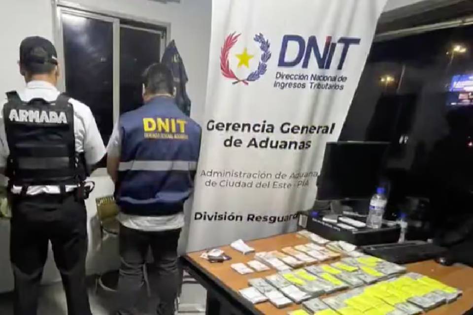 La detención de Kueider: “Soy afín al gobierno del presidente Milei”, dijo el senador cuando le incautaron los US$211.000 en la frontera