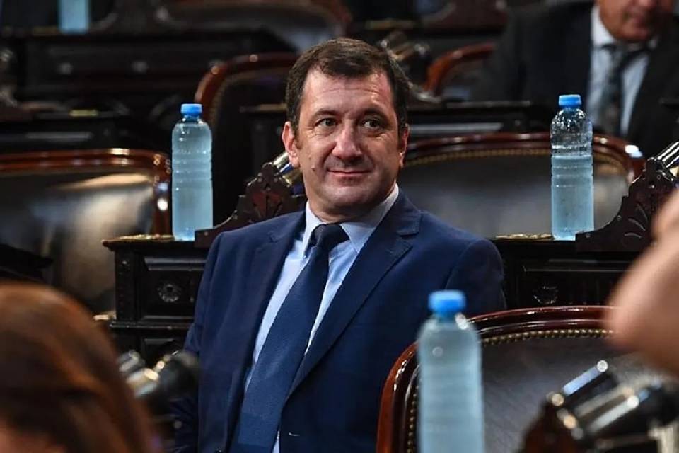 (Es entrerriano) Detuvieron al senador Edgardo Kueider en Paraguay: viajaba con más de US$ 200 mil