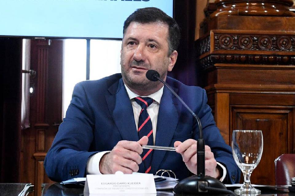 (Es entrerriano) Un senador aliado de Milei fue detenido en Paraguay con más de 200 mil dólares sin declarar