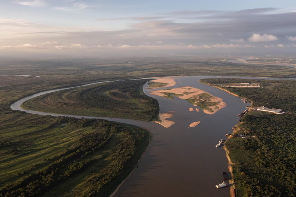 (Mención a río entrerriano) Una vía fluvial sudamericana se convierte en una “superautopista” de la cocaína hacia Europa