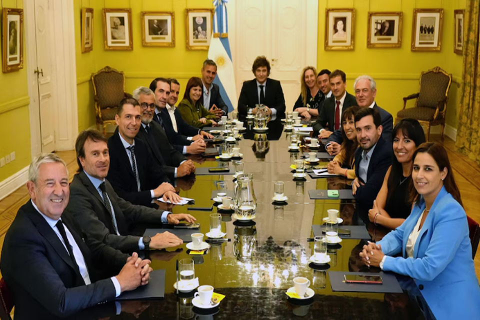 (Mención a diputado entrerriano) Milei recibió en Casa Rosada al bloque de diputados de la UCR en busca de un acuerdo electoral 2025