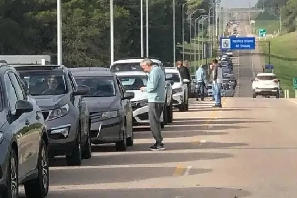 (Mención a pasos entrerrianos) Sigue creciendo la llegada de argentinos a Uruguay: ingresaron más de 163.000 en 15 días