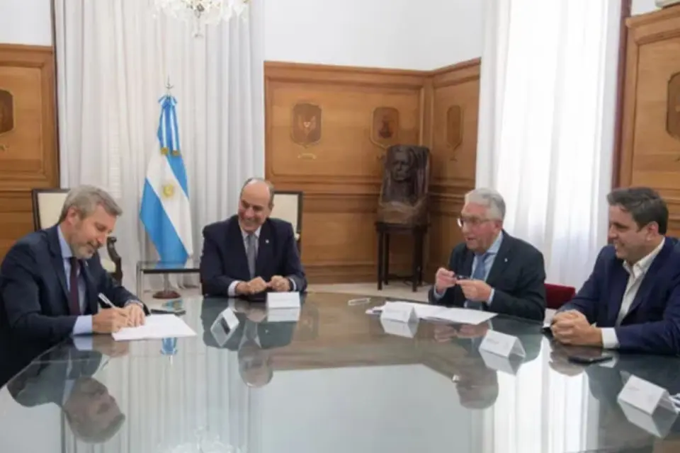 (Mención a Entre Ríos) En 2024, la Nación traspasó 258 obras públicas a provincias y municipios por 63 mil millones de pesos