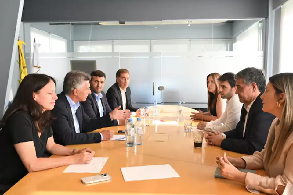 (Mención a Frigerio) A pesar de las tensiones con LLA, Macri se comprometió a acompañar la agenda del Gobierno en el Congreso