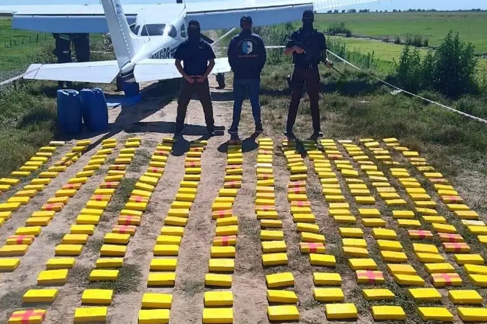 Decomisaron una aeronave que transportaba 350 kilos de cocaína en Entre Ríos