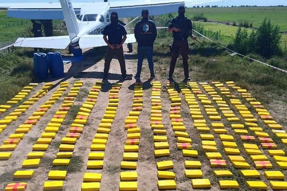 Decomisaron una aeronave que transportaba 350 kilos de cocaína en Entre Ríos