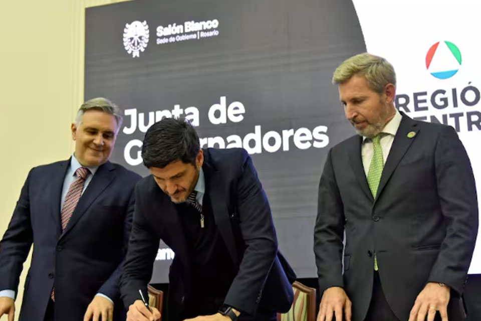 (Mención a Frigerio) Gobernadores plantean que bajen las retenciones, pero por ahora no llevarán el reclamo a Milei