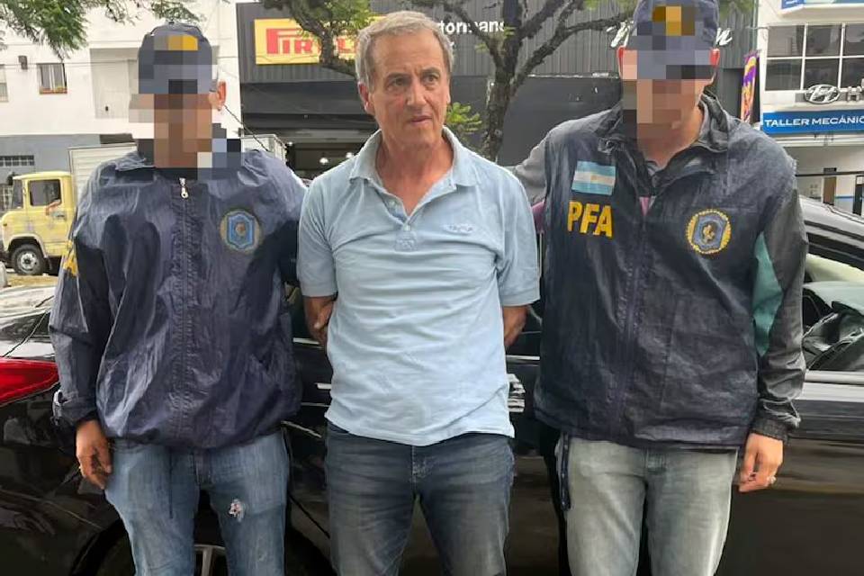 (Causa por secuestro a empresario entrerriano) Así trasladaron al hijo de un exjefe de la Fuerza Aérea a una cárcel de máxima seguridad