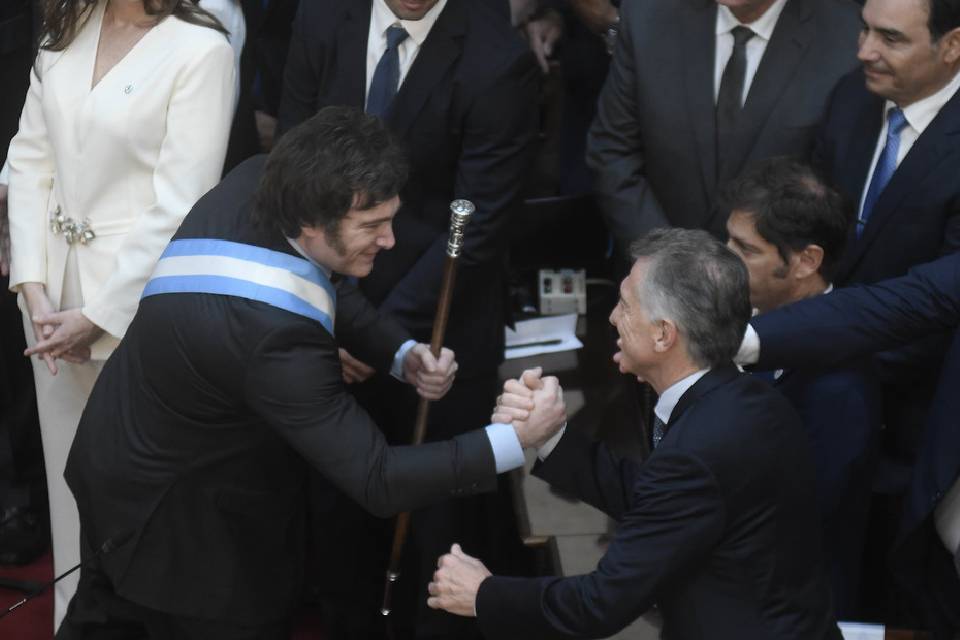 (Vía Navegable del río Paraná) Hidrovía: la gran privatización de Milei deberá esperar, mientras Macri y Carrió se metieron en la licitación