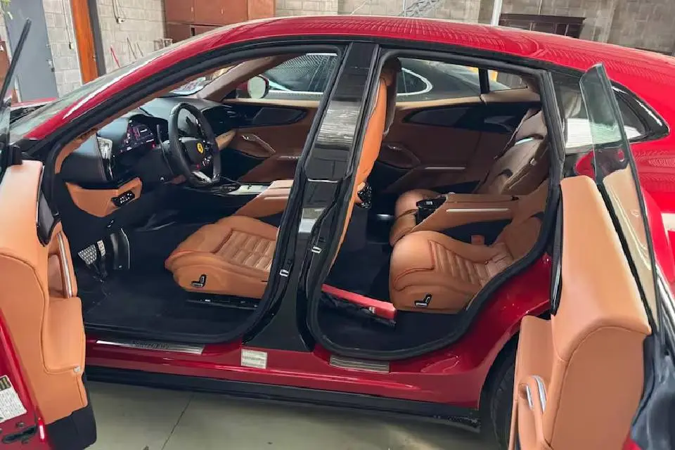 (Es entrerriano) “No quería ser pobre”: a qué se dedica el empresario que compró el impactante primer modelo de Ferrari que está en el país