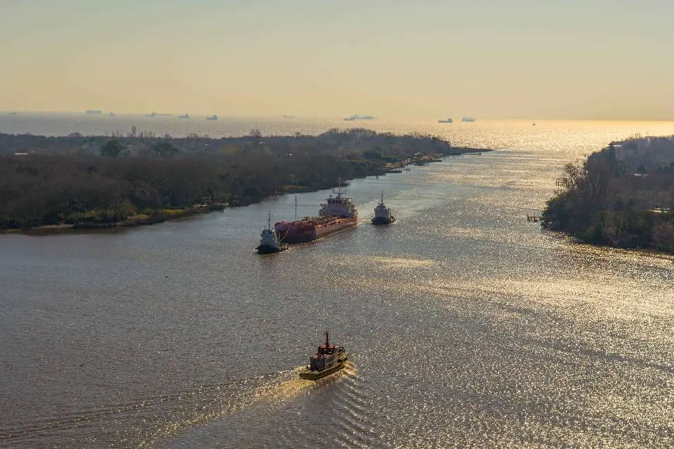 (Vía navegable del río Paraná) Cómo es la cláusula tecnológica en la licitación de la hidrovía