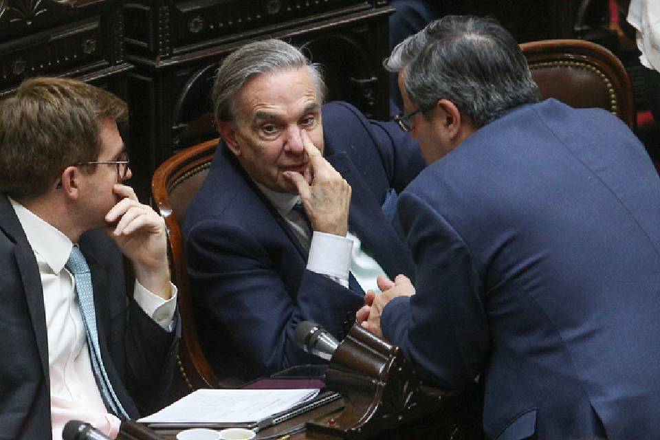(Mención a legislador entrerriano) La oposición muestra los dientes en Diputados