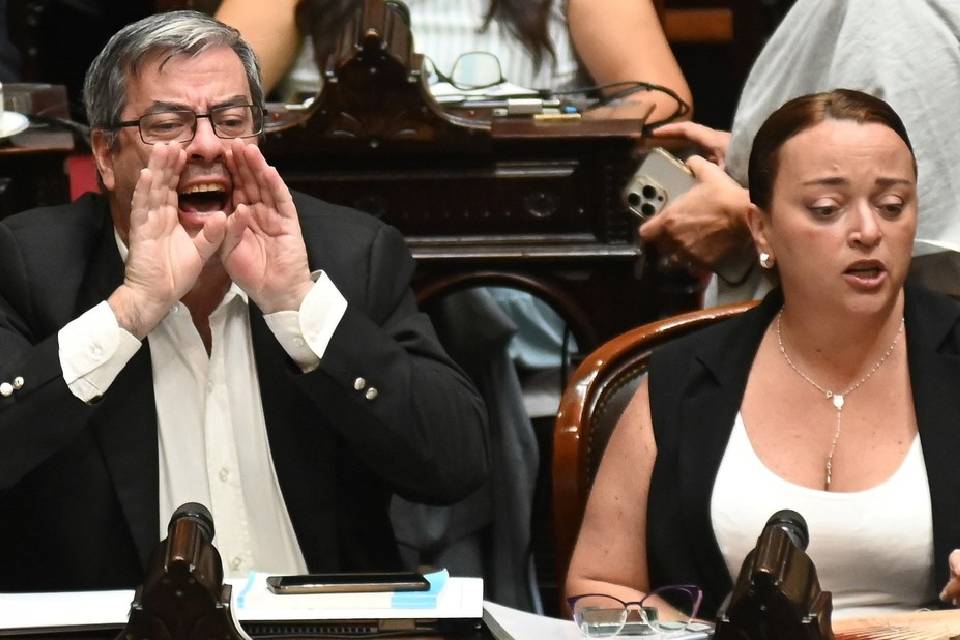 (Mención a exsenador y próxima senadora entrerrianos) Todos contra las PASO, vuelve la obra pública y negociación a pleno por Ficha Limpia