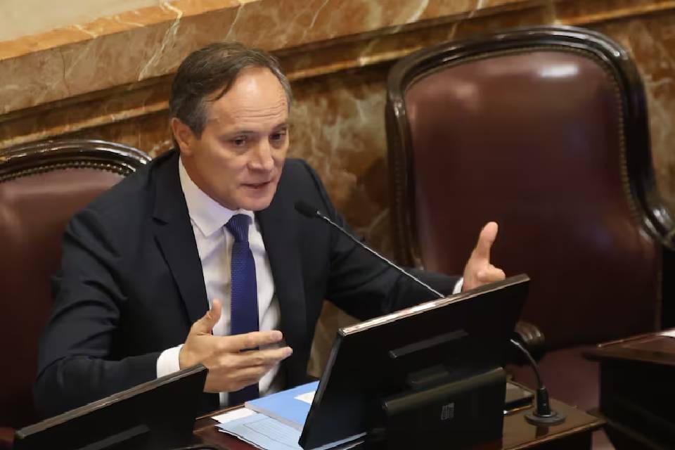 (Mención a exsenador entrerriano) Milei nombró en Yacyretá a un hombre del peronista Espínola, que quiere ser candidato a gobernador por LLA