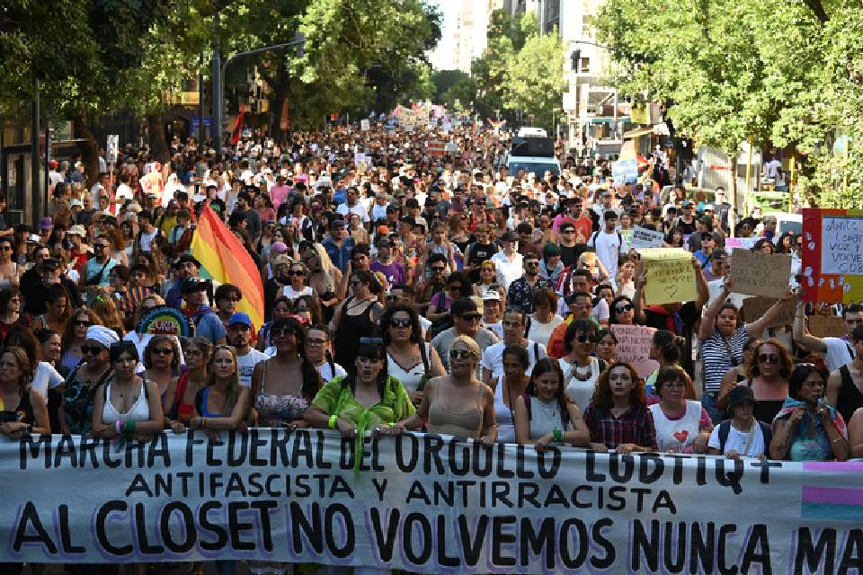 (Mención a Entre Ríos) Decenas de marchas en el interior