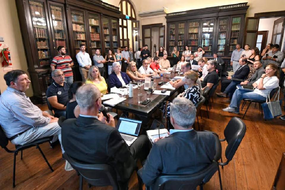 (Opinión de dirigente entrerriano) Entre Ríos, un decreto opaco que incrementa el costo de la política