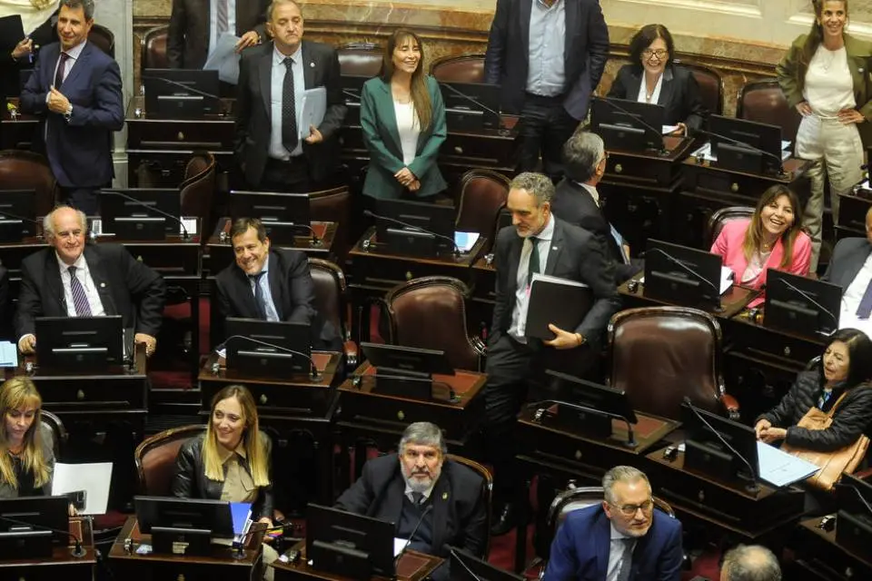 (Mención a exsenador entrerriano) Suspensión de las PASO: el peronismo duro toma a Milei de brújula y juega todo al fracaso del Gobierno
