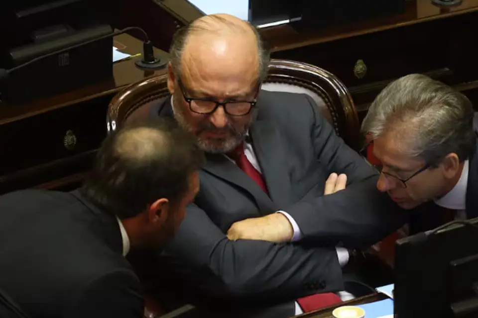 (Mención a senadora entrerriana) Secretos de un cambio sorpresivo en la votación de la comisión investigadora del escándalo cripto