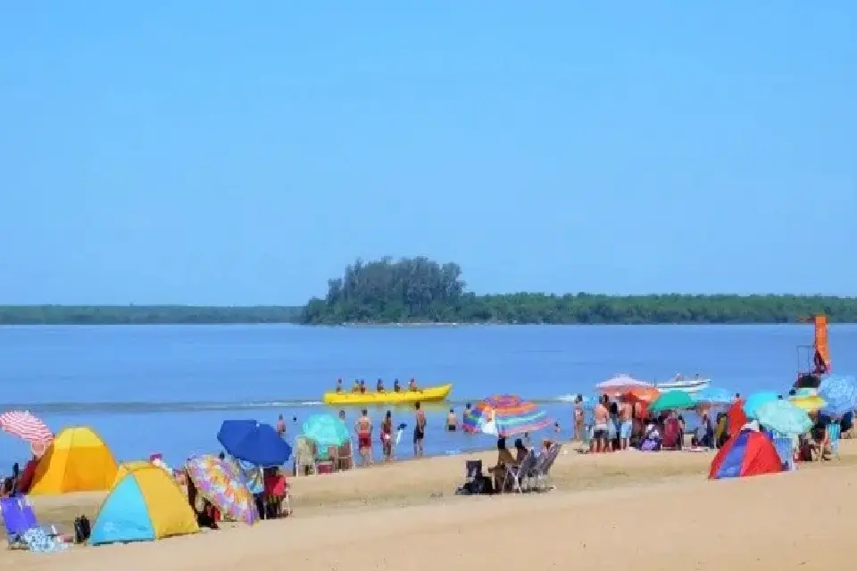 Tragedia: se tiró al Río Paraná para recuperar una pelota y murió ahogado