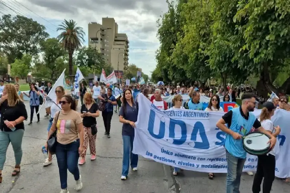 (Mención a Entre Ríos) Se completa el calendario de inicio de clases y en tres provincias habrá paro docente