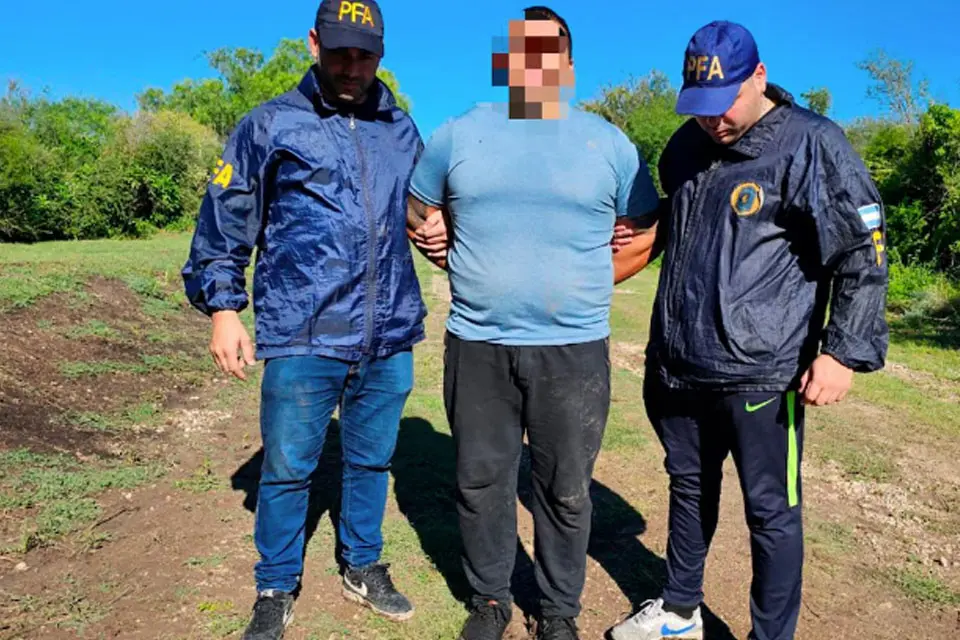 (Fue en Entre Ríos) Detuvieron a un ex jugador de Los Pumitas que financiaba con dólares a una banda narco de Rosario