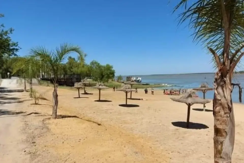 Un turista bonaerense se tiró al río Paraná para buscar una pelota y murió ahogado