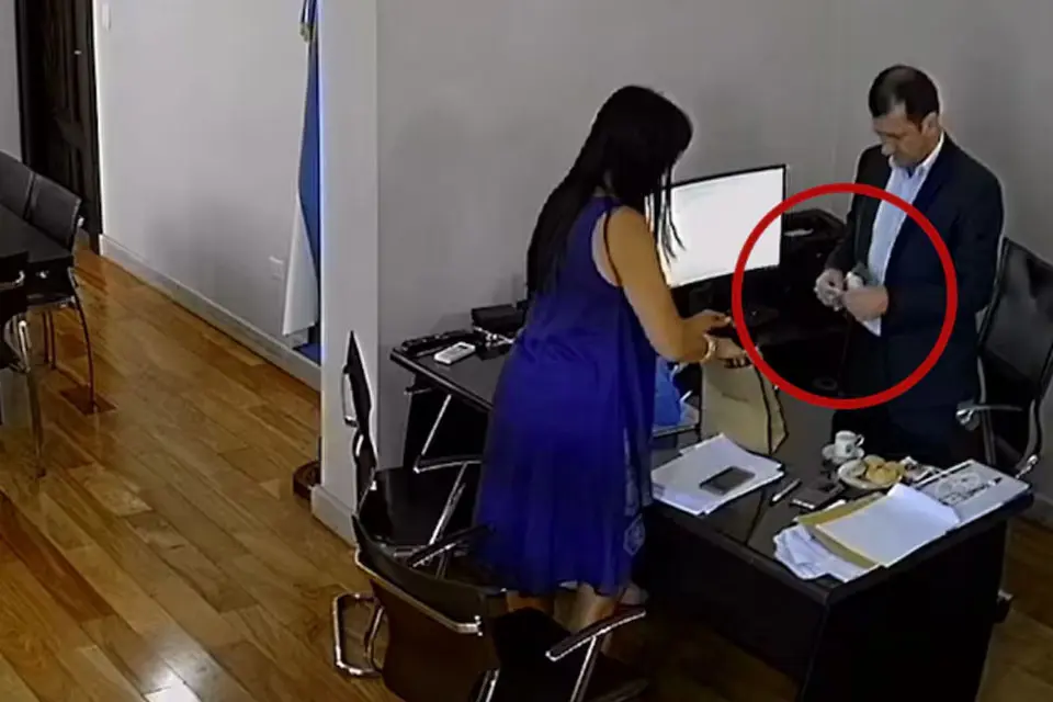 Video y escándalo: Edgardo Kueider manejó USD 20 millones de fondos reservados y otras partidas como funcionario de Entre Ríos