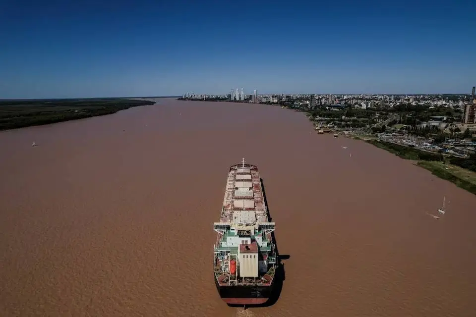 (Vía Navegable del río Paraná) Piden la pronta pronta licitación del dragado y balizamiento de la Hidrovía