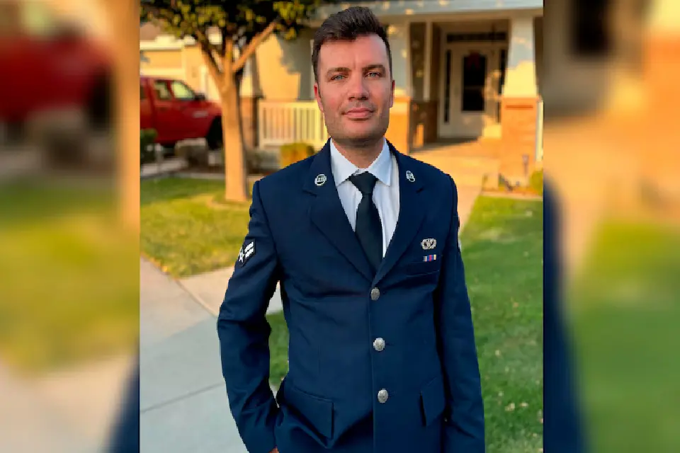 (Es entrerriano) Se resistía a emigrar, su novia lo anotó en un sorteo y ganó la “green card”: de la licenciatura a la vida militar