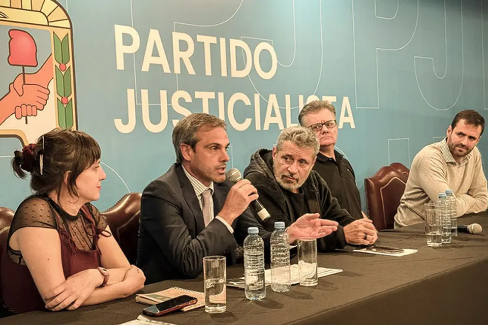 (Mención a Michel) Un modelo acabado y compromisos  impagables