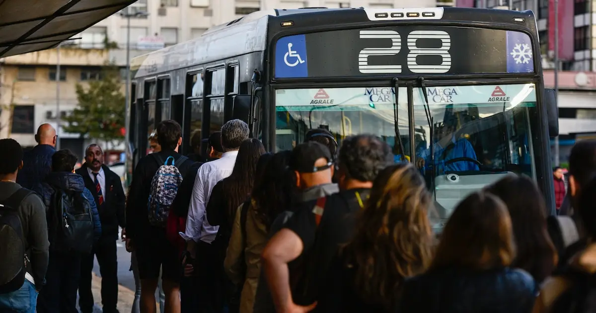 Acuerdo salarial de la UTA reduce la amenaza de un nuevo paro de colectivos en el AMBA