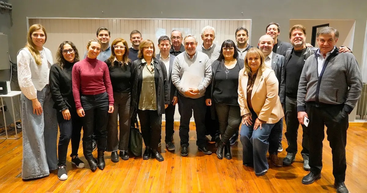 UCR bonaerense busca estrategia conjunta en medio de negociaciones entre PRO y LLA