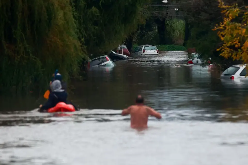 (Mención a localidad entrerriana) Tormentas en Buenos Aires, en vivo: hay más de 2.500 evacuados y 30 distritos afectados
