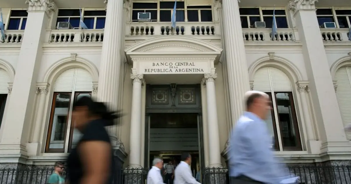 Aumento del 2,8% para empleados bancarios en paritarias, con salario inicial de $1.831.812,66