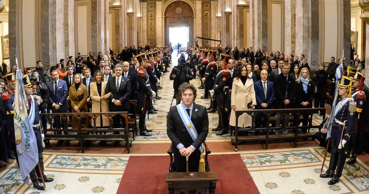 Javier Milei y su gabinete asistirán al Tedeum del 25 de mayo en la Catedral Metropolitana, donde se espera el discurso de García Cuerva