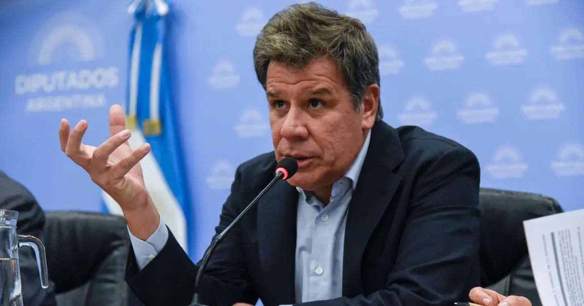 Manes inicia un nuevo movimiento político y su hermano se aleja de la Convención de la UCR